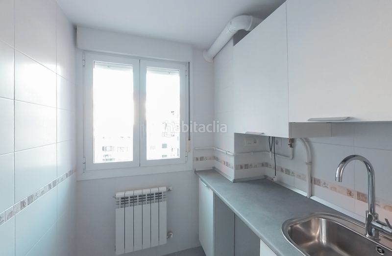 Foto fb96e69c-d514-4713-9402-05adb6803a12. Pis amb aparcament a Alisal - San Román Santander