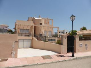 Chalet  C/ los rosales. Solvia inmobiliaria  chalet independiente gallardos los