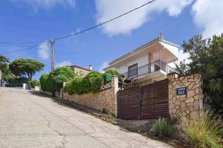 Xalet  C/ sils. Solvia inmobiliaria  chalet independiente pineda de mar