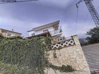 Xalet  C/ sils. Solvia inmobiliaria  chalet independiente pineda de mar