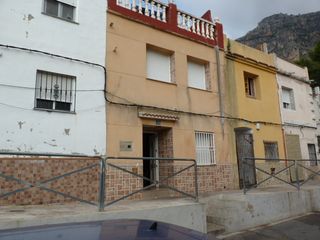 Casa aparellada  C/ de les fontetes de cantus. Solvia inmobiliaria  chalet adosado tavernes de la valldigna