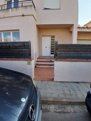 Casa aparellada  C/ marinada. Solvia inmobiliaria  chalet adosado armentera l