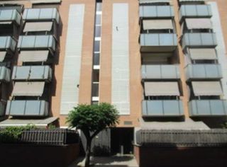 Aparcament cotxe  C/ francesc layret i foix. Solvia inmobiliaria  garaje santa perpètua de mogoda
