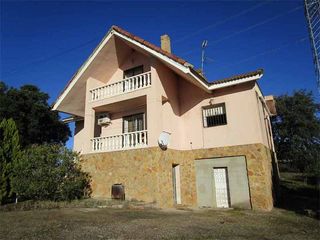 Chalet  C/ guadalajara. Solvia inmobiliaria  chalet independiente casar de escalona el