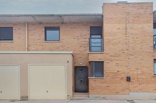 Towny house  C/ alfonso xiii. Solvia inmobiliaria  chalet adosado fustiñana