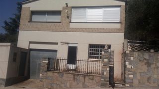 Chalet  C/ barcelona. Solvia inmobiliaria  chalet independiente castellnou de bages