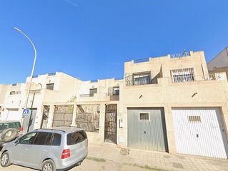 Chalet  Av granada norte. Solvia inmobiliaria  casa níjar