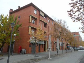 Parking coche en Av Matadepera