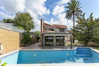 Chalet  Av. l´argal. Solvia inmobiliaria  chalet independiente vilanova i la geltrú