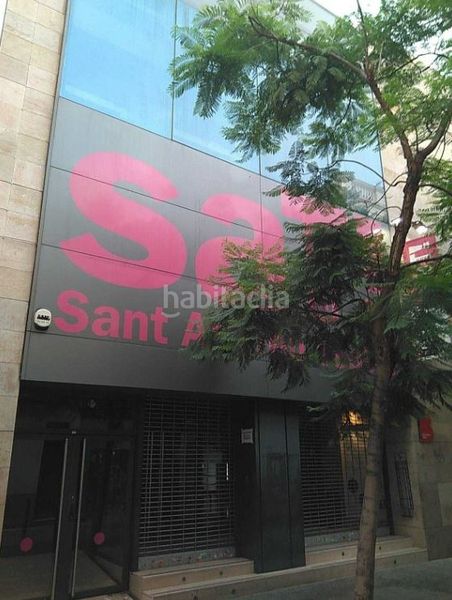 Foto aba28d86-d79f-407f-819b-ee9c8be83da1. Edifici a Sant Andreu de Palomar Barcelona