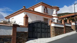 Chalet  C/ d-1 (urb el puntal). Solvia inmobiliaria  chalet independiente padul