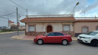 Chalet  C/ castilla. Solvia inmobiliaria  chalet independiente ejido el
