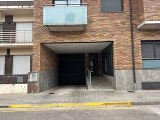 Parking voiture  Av alt empordà. Solvia inmobiliaria  garaje bàscara