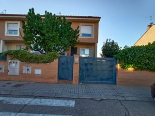 Doppelhaus  C/ de seseña. Solvia inmobiliaria  chalet adosado yuncos