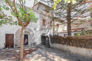Casa aparellada  C/ rectoria. Solvia inmobiliaria  chalet adosado sant feliu de llobregat