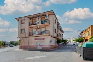 Pis  C/ constitución. Solvia inmobiliaria  piso carboneros