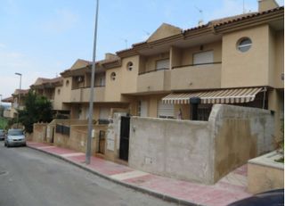 Casa aparellada a C/Infanta Elena