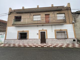 Xalet  C/ tarragona. Solvia inmobiliaria  casa villanueva del río y minas