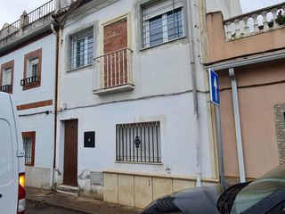 Casa aparellada  C/ escritor g. saavedra. Solvia inmobiliaria  chalet adosado córdoba