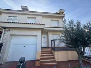 Doppelhaus  C/ can roca. Solvia inmobiliaria  chalet adosado esparreguera