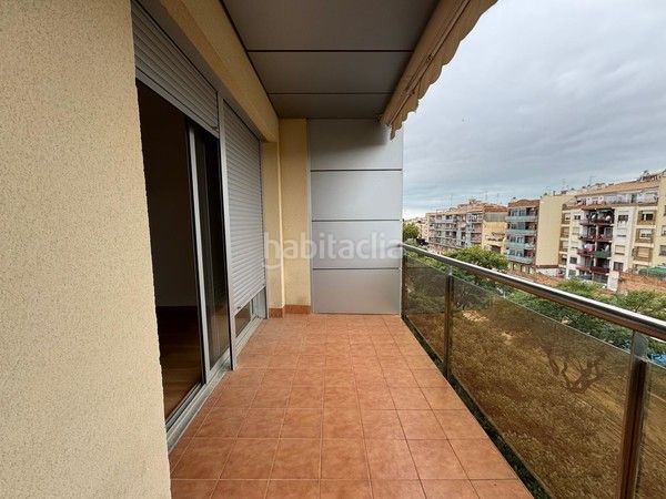 Foto a0c6ccfd-fea5-44eb-ad2b-f9a826b95cae. Aparcament cotxe a Centre Vendrell (El)