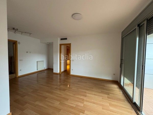 Foto eeda91bf-79a7-401b-979b-c7bd7e4314c9. Aparcament cotxe a Centre Vendrell (El)