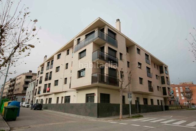 Foto a10b3569-e480-4f06-81a3-d0d7d5526d96. Aparcament cotxe a Calaf
