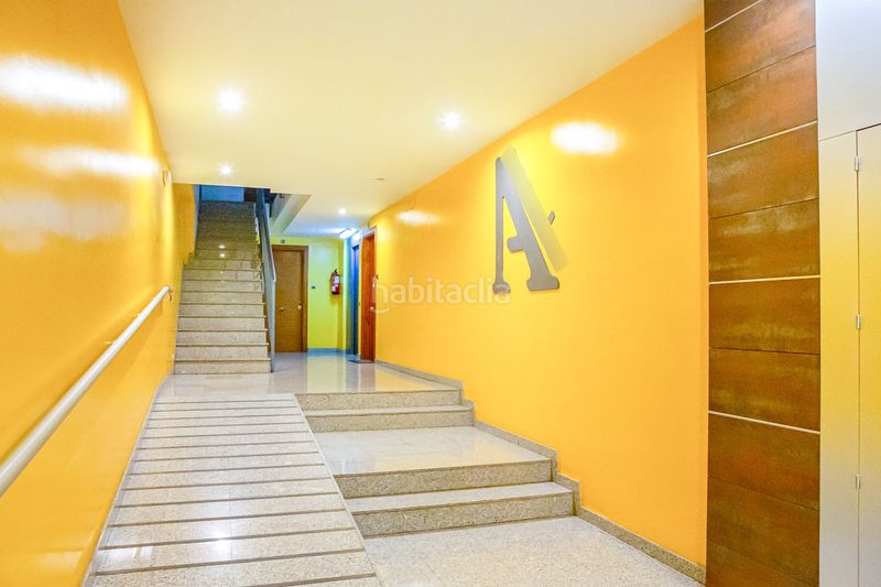 Foto bd703a89-ff50-40e3-b8fe-59b1d9a36127. Aparcament cotxe a Calella