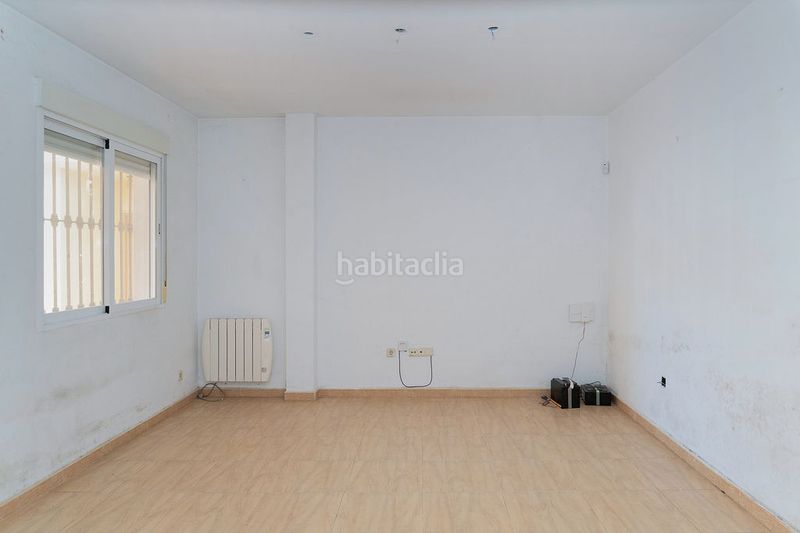 Foto a8d7c6ff-46dd-461d-8e7b-3db6697cdb7a. Casa aparellada a Jamilena