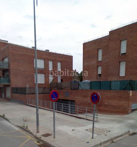 Foto fdac8738-b8e3-4981-b691-b98be8f50538. Aparcament cotxe a Sentmenat