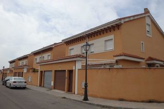 Casa aparellada  C/ cuesta. Solvia inmobiliaria  chalet adosado talavera de la reina
