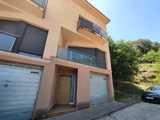 Casa bifamiliare  C/ domenec refart. Solvia inmobiliaria  chalet adosado arbúcies