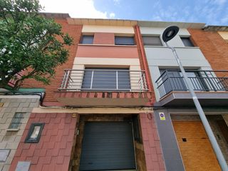 Casa pareada  Av generalitat. Solvia inmobiliaria  chalet adosado navarcles
