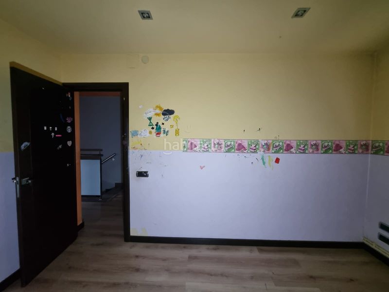 Foto 4b830afe-d00a-46c6-b1fe-6e15583cbace. Casa aparellada amb calefacció a Navarcles