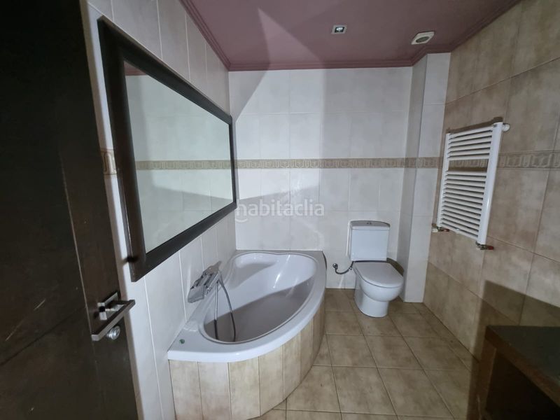 Foto 6a38f200-04a2-486d-a0a3-5abbce96d5fa. Casa aparellada amb calefacció a Navarcles