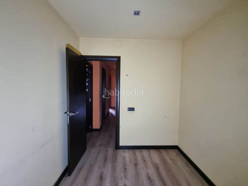 Foto dda82658-3a6a-47fa-921d-ecda76e311a6. Casa aparellada amb calefacció a Navarcles