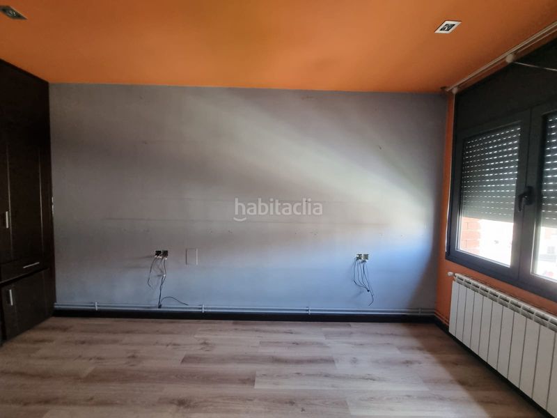 Foto f4cf917b-c3e0-4164-9c28-3c8e150924a7. Casa aparellada amb calefacció a Navarcles