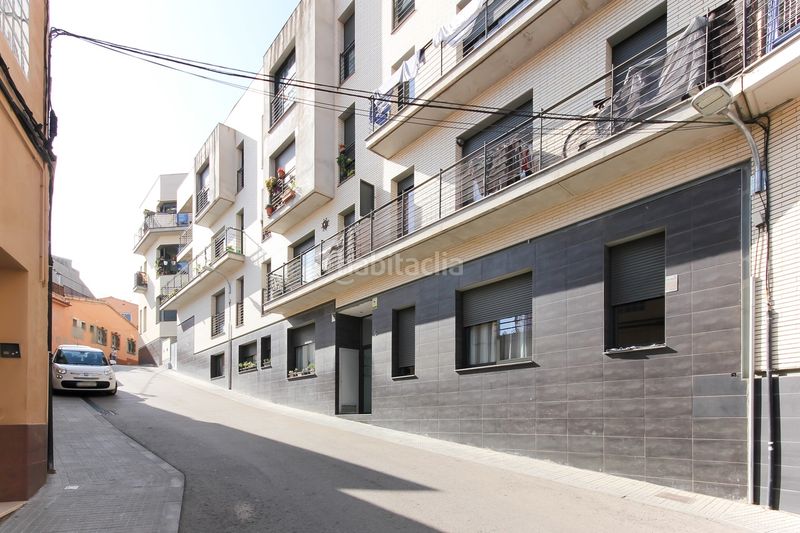Foto f3140378-ac6f-46da-8d1a-28c5f58e7528. Aparcament cotxe a Tordera Tordera