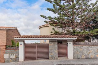 Chalet  Av de francia. Solvia inmobiliaria  chalet independiente segur de calafell