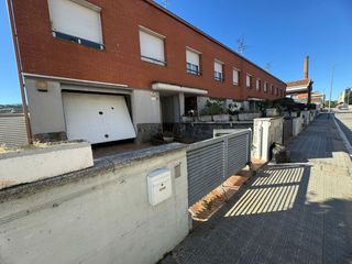 Maison jumelée  C/ lluís companys. Solvia inmobiliaria  chalet adosado sant celoni