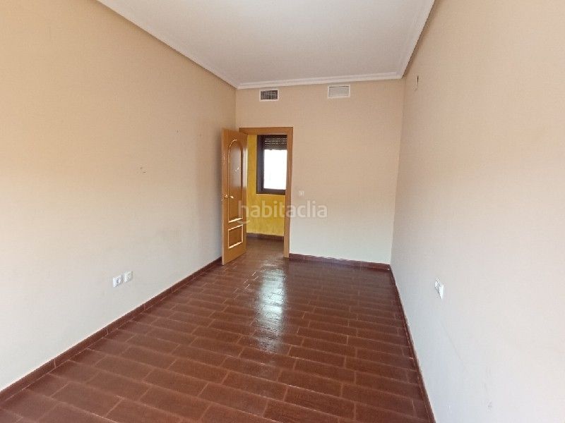 Foto a49ca4ff-135a-47ae-9eee-623922b63068. Pis amb aparcament a Carolina (La)