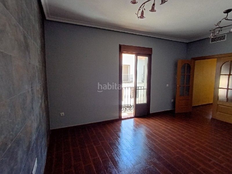 Foto f58f92eb-b883-4533-b586-1db058004bc7. Pis amb aparcament a Carolina (La)