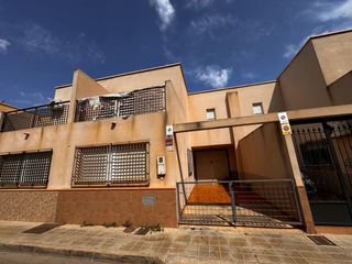 Casa aparellada  C/ ecija. Solvia inmobiliaria  chalet adosado níjar