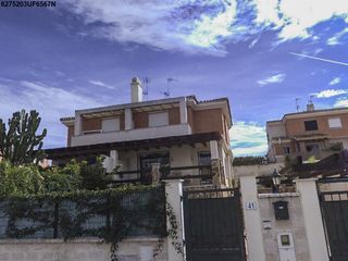 Casa aparellada  C/ diputado ignacio huelin. Solvia inmobiliaria  chalet adosado málaga