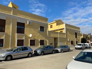 Casa pareada en C/ Albahaca