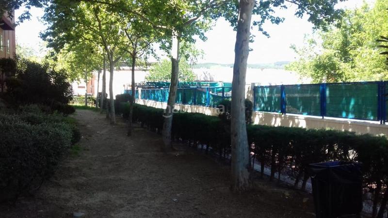 Foto 57894a19-d4ad-4bcd-8287-dacf4a9860d1. Car parking in Velilla de San Antonio