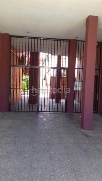 Foto cc7d129f-289a-4330-8d58-548b615f9799. Car parking in Velilla de San Antonio