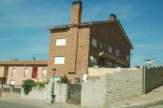 Casa aparellada  C/ san antonio. Solvia inmobiliaria  chalet adosado villanueva de la torre