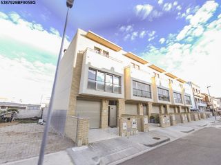Chalet  C/ saragossa. Solvia inmobiliaria  casa amposta
