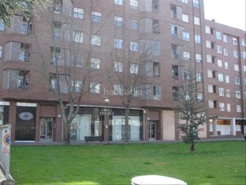 Foto 9094fe88-bc97-4b1d-aeef-2261bad3fe9b. Parking voiture dans Cascajos - Piqueras Logroño